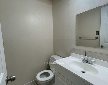 512 Eberhart Ln - Photo Thumbnail 3
