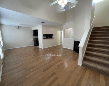 512 Eberhart Ln - Photo Thumbnail 4