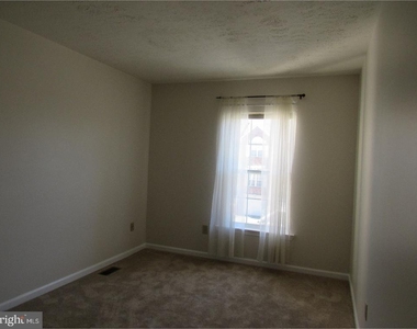 421 Woodstock Lane - Photo Thumbnail 13