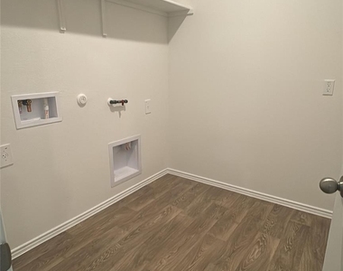 174 Balmorehea St - Photo Thumbnail 19