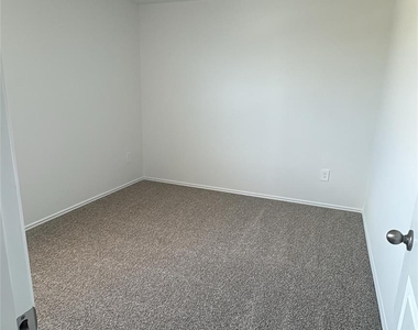 174 Balmorehea St - Photo Thumbnail 6