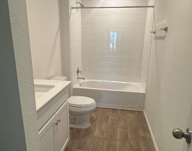 174 Balmorehea St - Photo Thumbnail 16