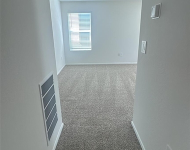 174 Balmorehea St - Photo Thumbnail 9