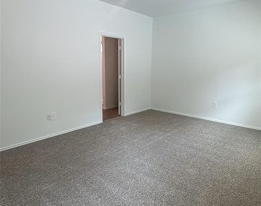 174 Balmorehea St - Photo Thumbnail 22