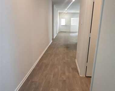 174 Balmorehea St - Photo Thumbnail 11