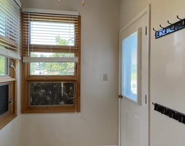 504 Red Oak Drive - Photo Thumbnail 8