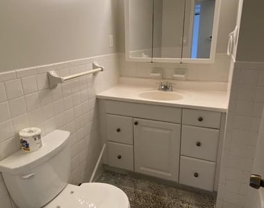 504 Red Oak Drive - Photo Thumbnail 6