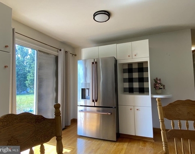 504 Red Oak Drive - Photo Thumbnail 5
