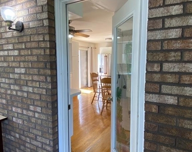 504 Red Oak Drive - Photo Thumbnail 10