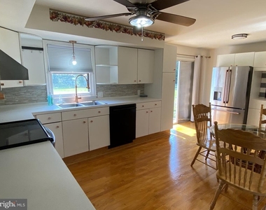 504 Red Oak Drive - Photo Thumbnail 3