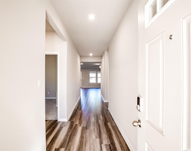 1601 Longhorn Ranch Dr - Photo Thumbnail 3