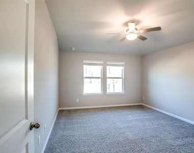 1601 Longhorn Ranch Dr - Photo Thumbnail 13