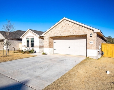 1601 Longhorn Ranch Dr - Photo Thumbnail 2