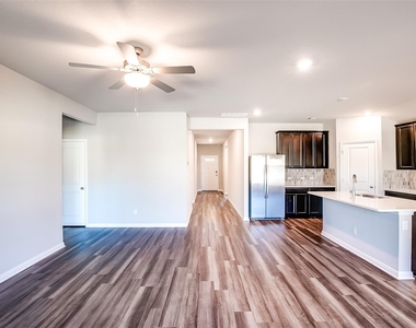 1601 Longhorn Ranch Dr - Photo Thumbnail 6