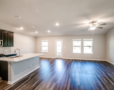 1601 Longhorn Ranch Dr - Photo Thumbnail 4