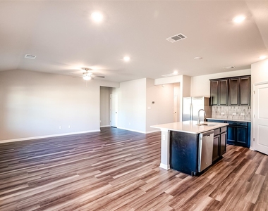 1601 Longhorn Ranch Dr - Photo Thumbnail 12
