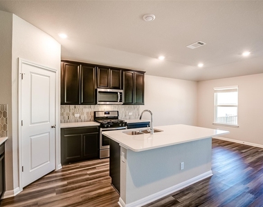 1601 Longhorn Ranch Dr - Photo Thumbnail 10