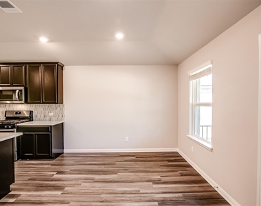 1601 Longhorn Ranch Dr - Photo Thumbnail 11