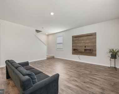 387 Mardella Drive - Photo Thumbnail 5