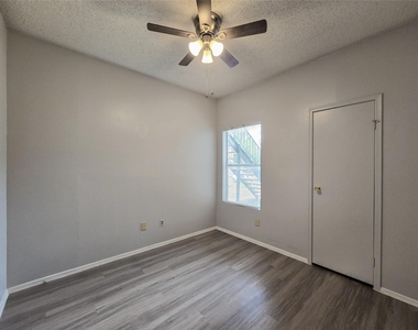 12166 Metric Blvd - Photo Thumbnail 11