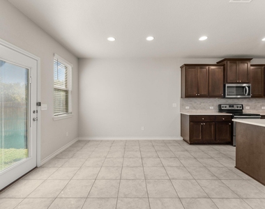740 Aliso Trl - Photo Thumbnail 14