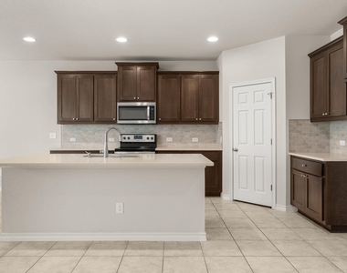 740 Aliso Trl - Photo Thumbnail 9