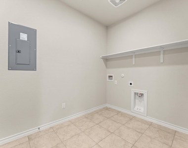 740 Aliso Trl - Photo Thumbnail 20