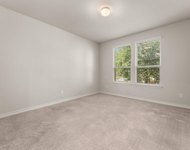 740 Aliso Trl - Photo Thumbnail 4