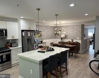 1932 3rd Street Ne - Photo Thumbnail 8