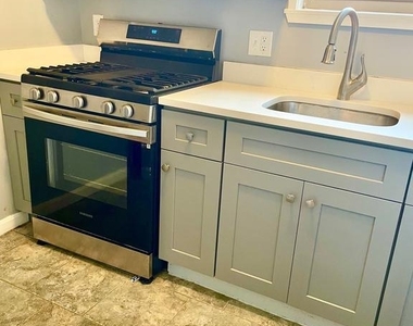 108 Varnum Street Ne - Photo Thumbnail 4