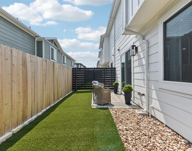 9304 Felix Sparke Dr - Photo Thumbnail 33