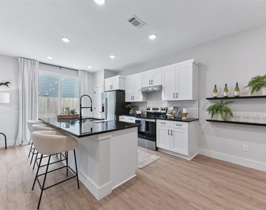 9304 Felix Sparke Dr - Photo Thumbnail 5