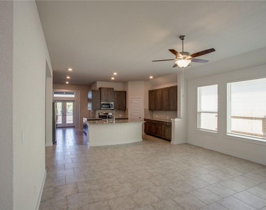 608 Saturnia Dr - Photo Thumbnail 5