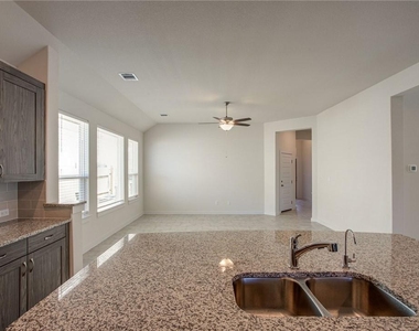 608 Saturnia Dr - Photo Thumbnail 10