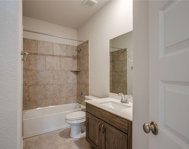 608 Saturnia Dr - Photo Thumbnail 19