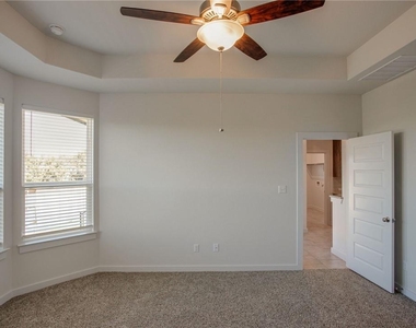 608 Saturnia Dr - Photo Thumbnail 8