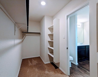 121 Dylan Dr - Photo Thumbnail 11