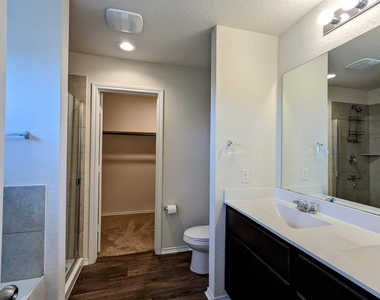121 Dylan Dr - Photo Thumbnail 10