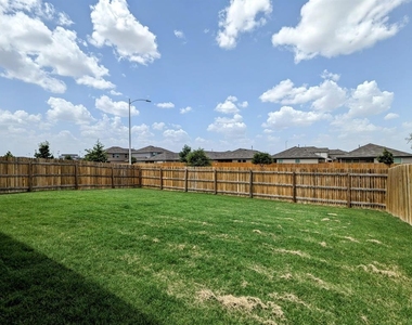 121 Dylan Dr - Photo Thumbnail 19