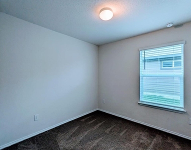 121 Dylan Dr - Photo Thumbnail 16