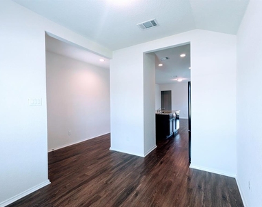 121 Dylan Dr - Photo Thumbnail 3
