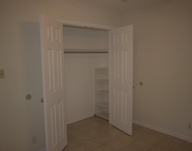 5204 Village Trl - Photo Thumbnail 10