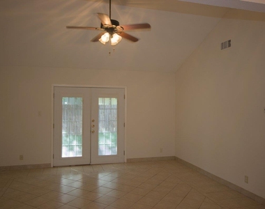 5204 Village Trl - Photo Thumbnail 4
