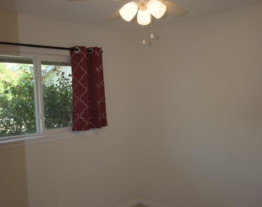 5204 Village Trl - Photo Thumbnail 12