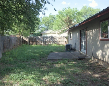 5204 Village Trl - Photo Thumbnail 13