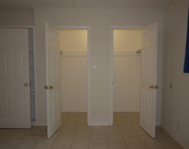 5204 Village Trl - Photo Thumbnail 7