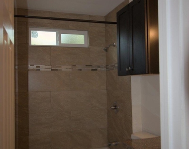 5204 Village Trl - Photo Thumbnail 11
