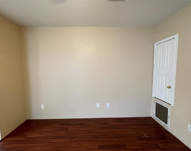 11241 Terra Loop Rd Rd - Photo Thumbnail 3
