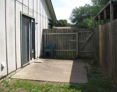 12407 Tree Line Dr - Photo Thumbnail 14