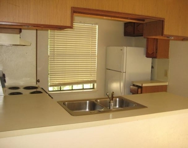 12407 Tree Line Dr - Photo Thumbnail 3